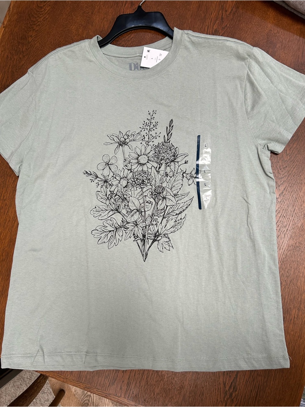 Women’s NEW w All Tags Sage Green/gray Floral bouquet Graphic short sleeve T, Lg